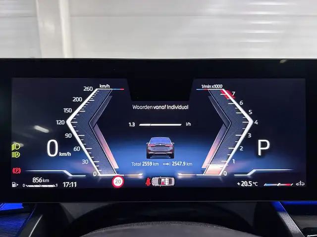 BMW 5 Series view 13