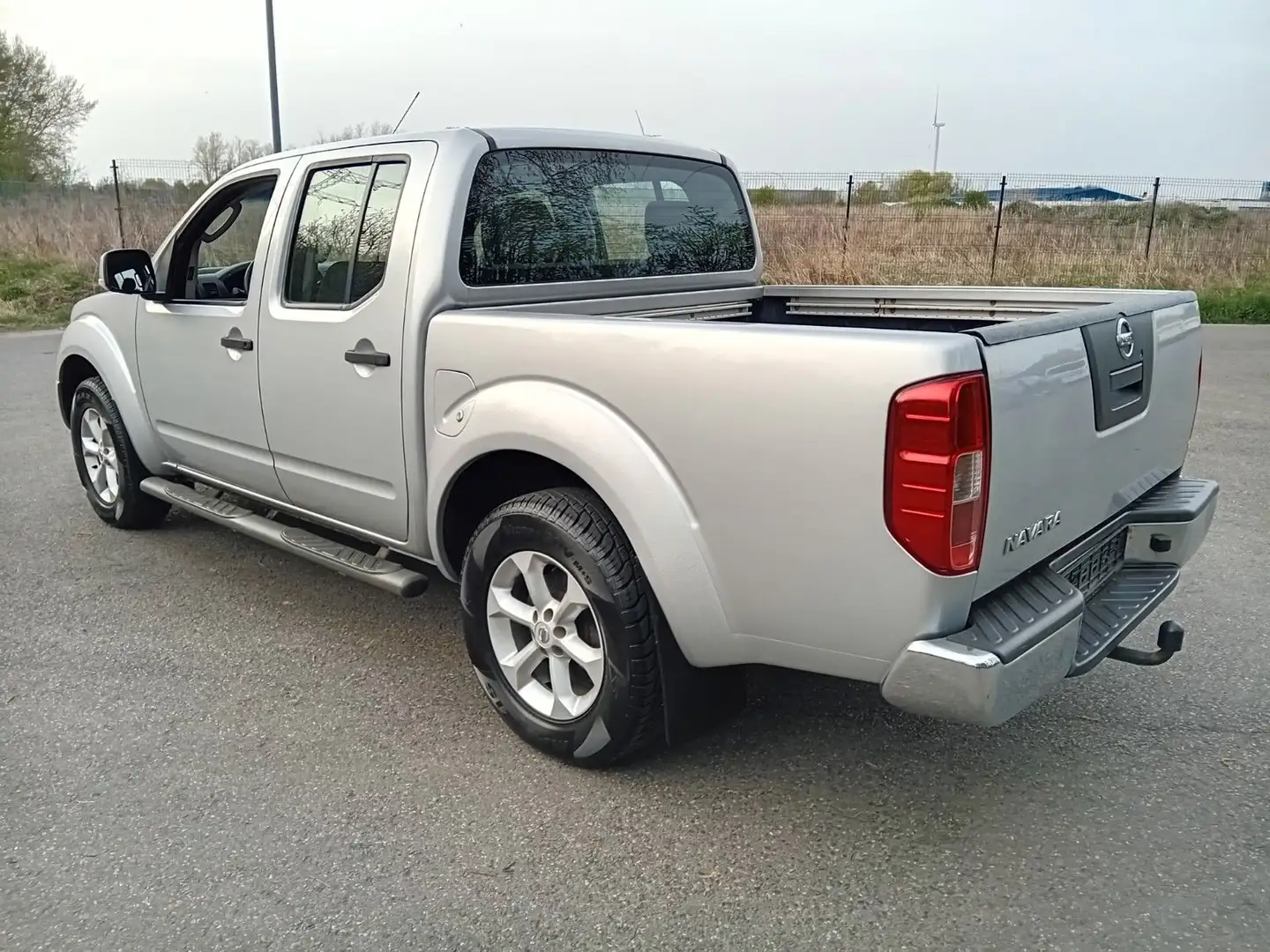 Nissan Navara Pickup Double Cab SE 4X4 * INSP+TÜV neu Silber - 2