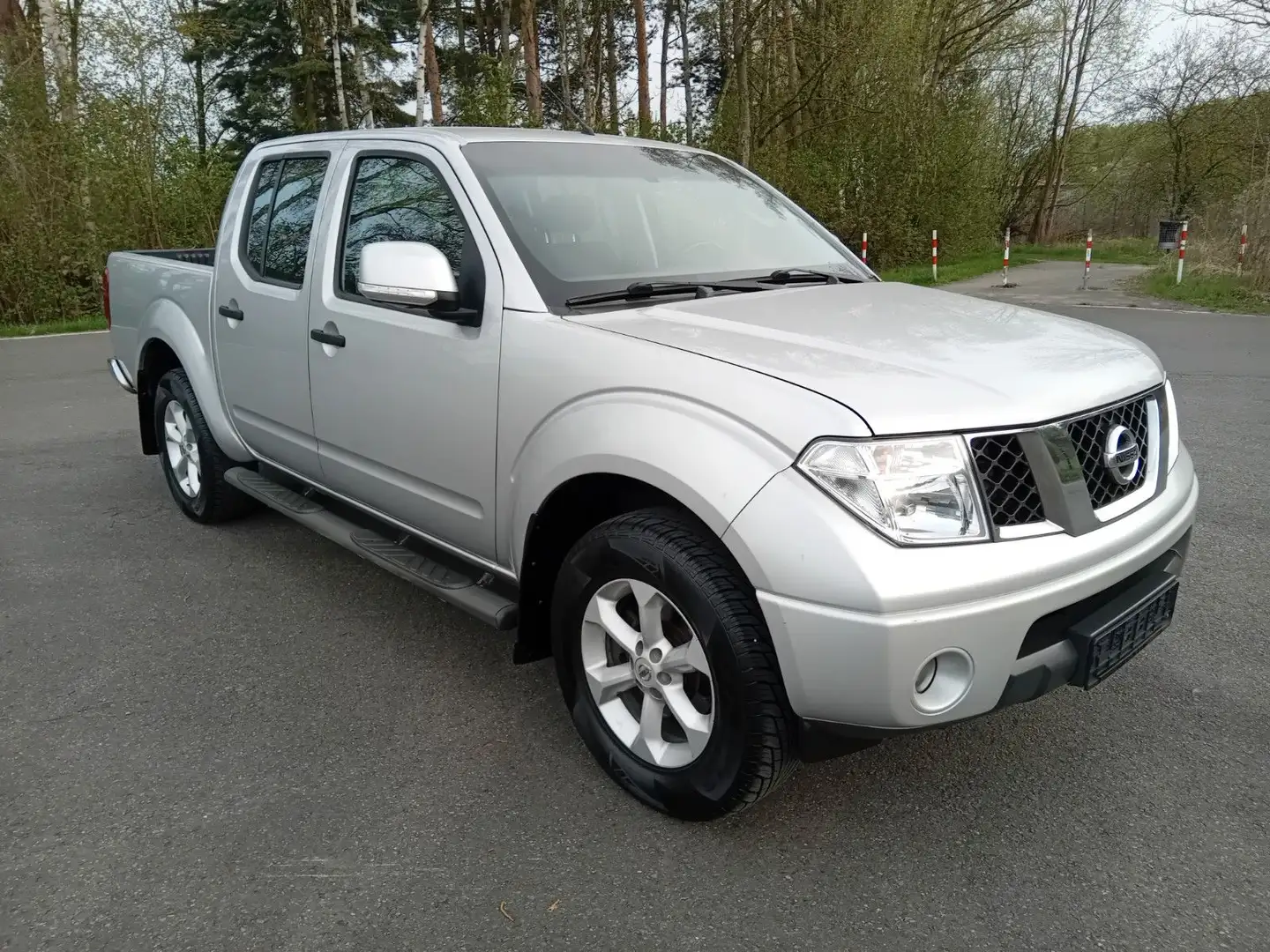 Nissan Navara Pickup Double Cab SE 4X4 * INSP+TÜV neu Silber - 1