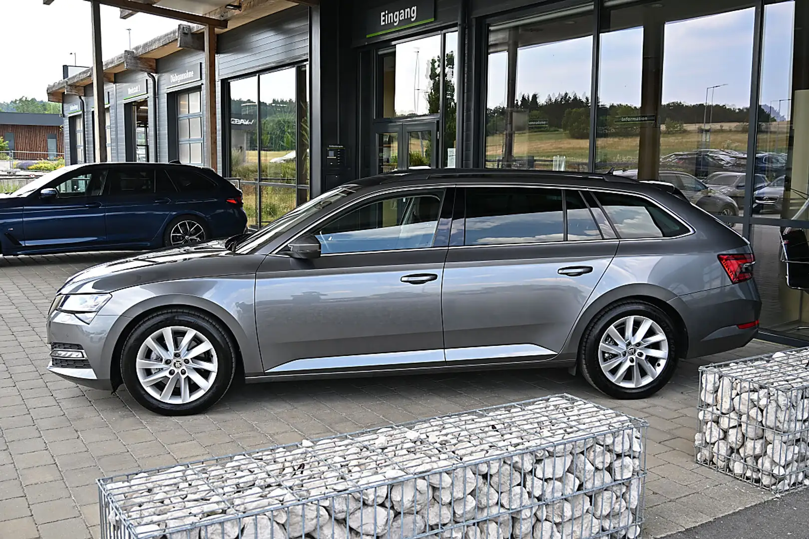 Skoda Superb Kombi 2,0 TDI Style DSG ACC, AHK schwenkbar, Ma... Grau - 2