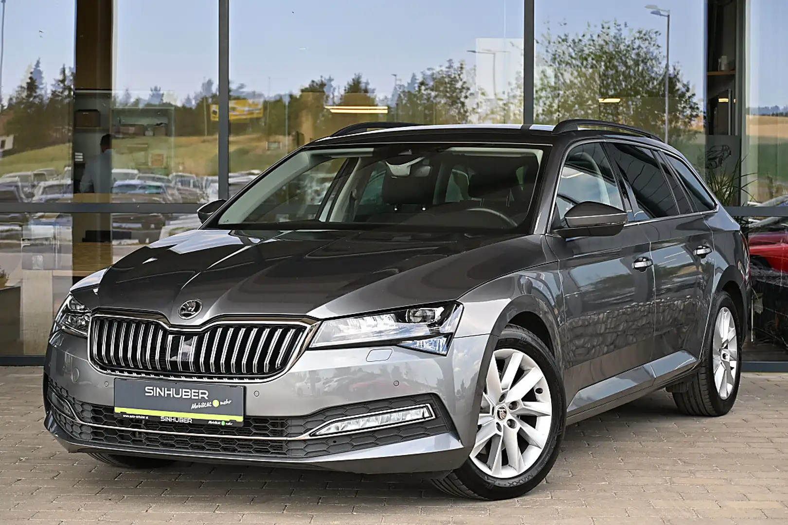 Skoda Superb Kombi 2,0 TDI Style DSG ACC, AHK schwenkbar, Ma... Grau - 1