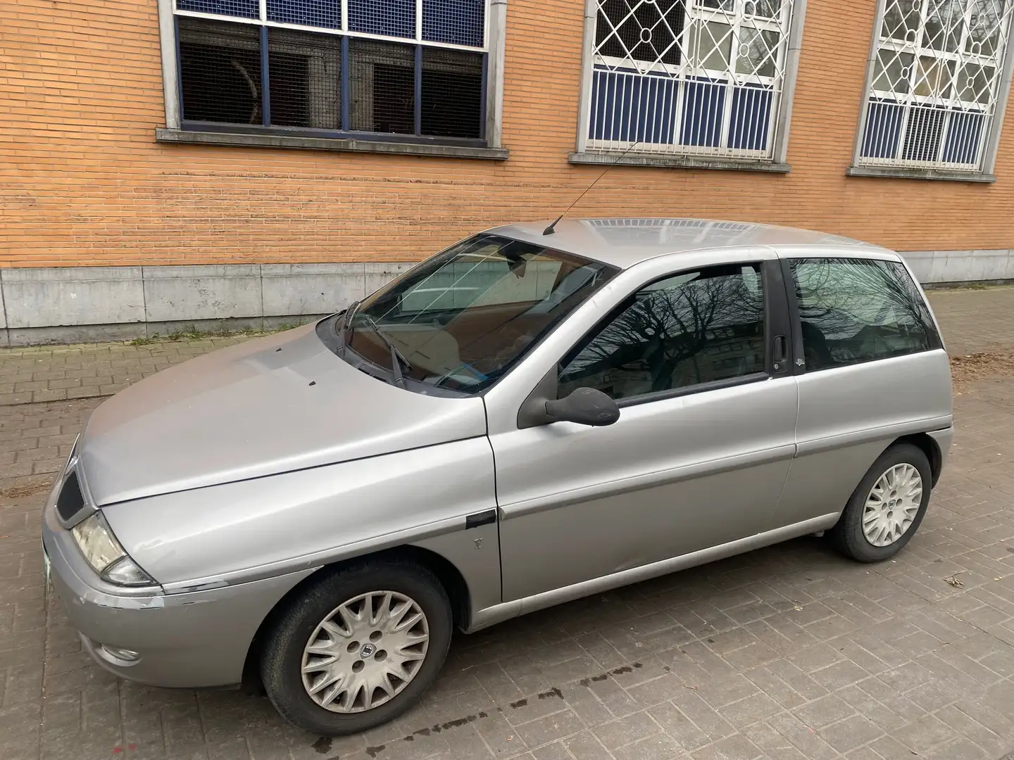 Lancia Y 1.2i Unica * A PRENDRE DANS LETAT ! Grau - 1