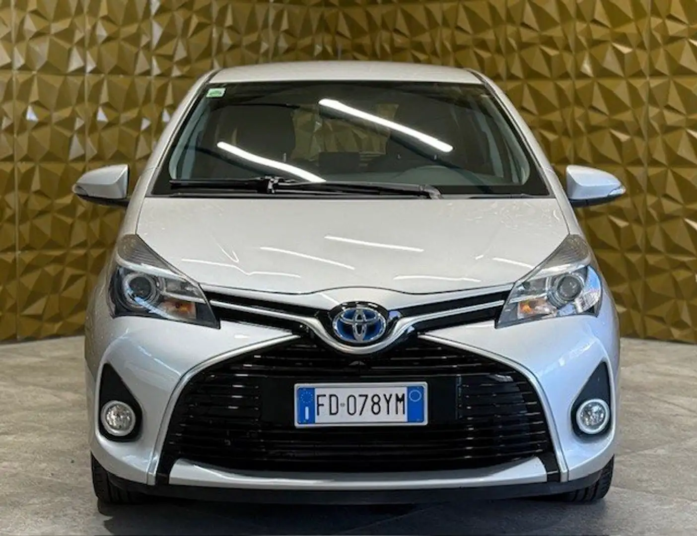 Toyota Yaris Yaris 5p 1.5h Active Argento - 1