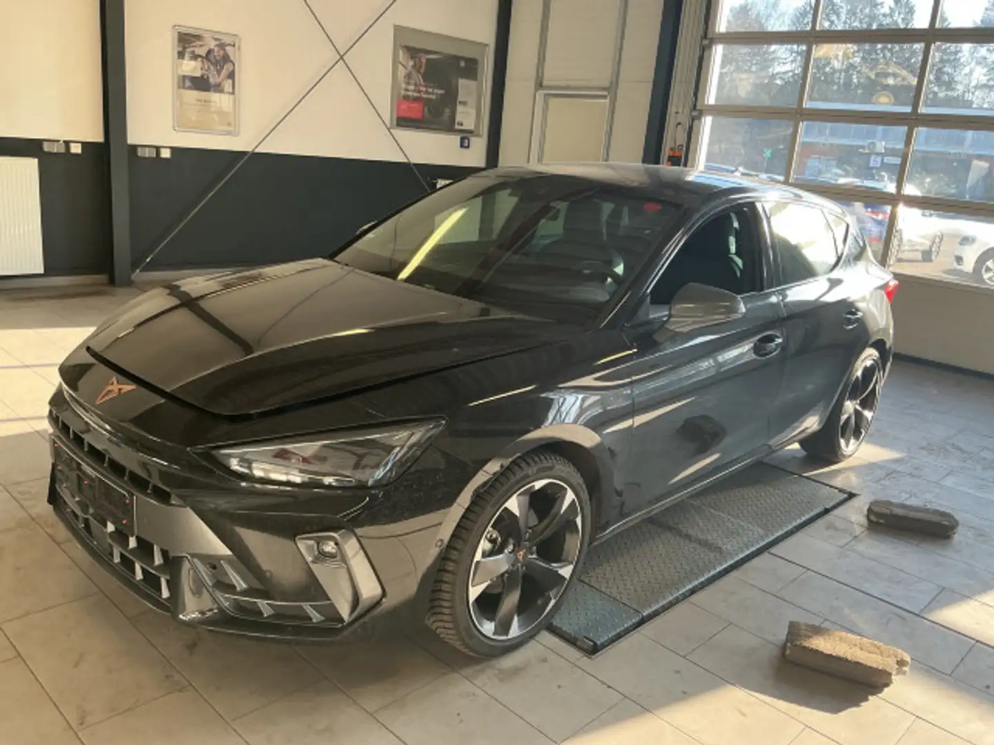 CUPRA Leon 1.5 eTSI DSG Navi ACC CarPlay Kamera LED Schwarz - 2