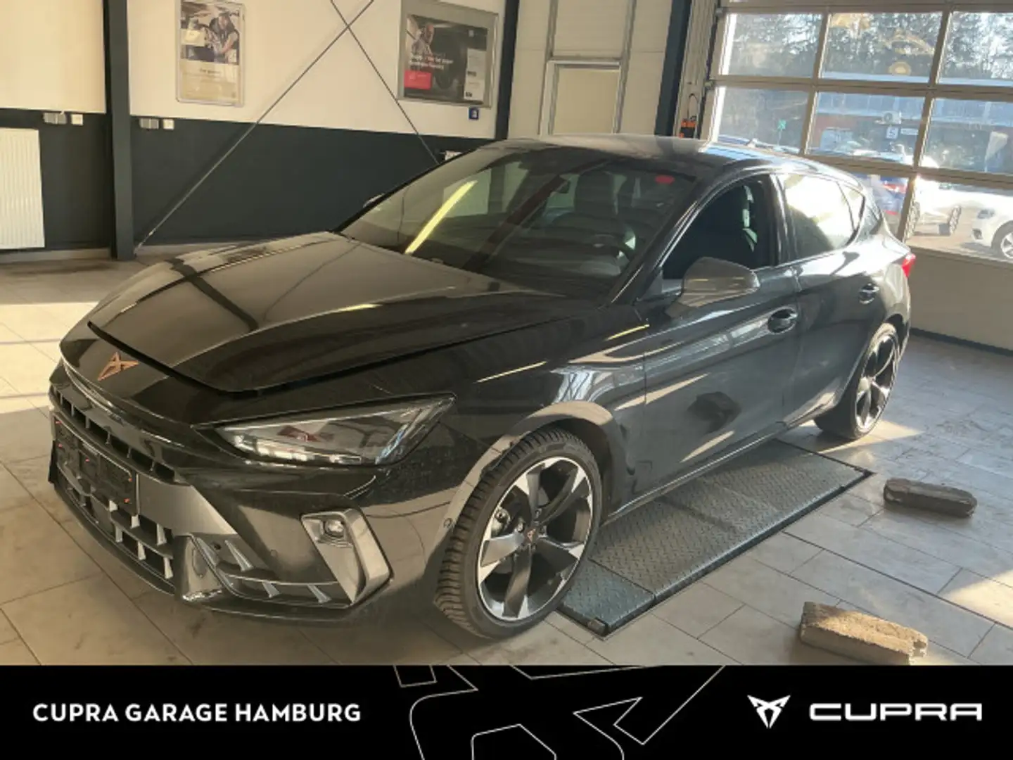 CUPRA Leon 1.5 eTSI DSG Navi ACC CarPlay Kamera LED Schwarz - 1