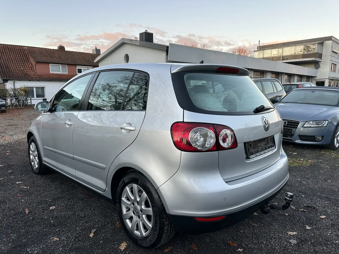 Volkswagen Golf Plus 1.6 FSI*Automatik+AHK*PDC*TÜV 08.2026 Grau - 2