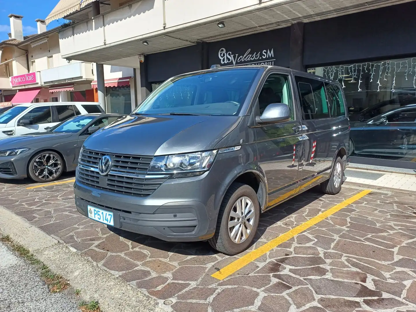 Volkswagen T6 Caravelle Caravelle 2.0 TDI 150CV Szary - 1