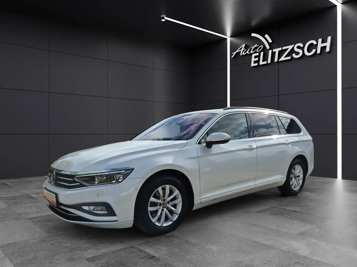 Volkswagen Passat Variant TDI Business DSG Matrix AHK Navi Pano ACC RFK SH Weiß - 2