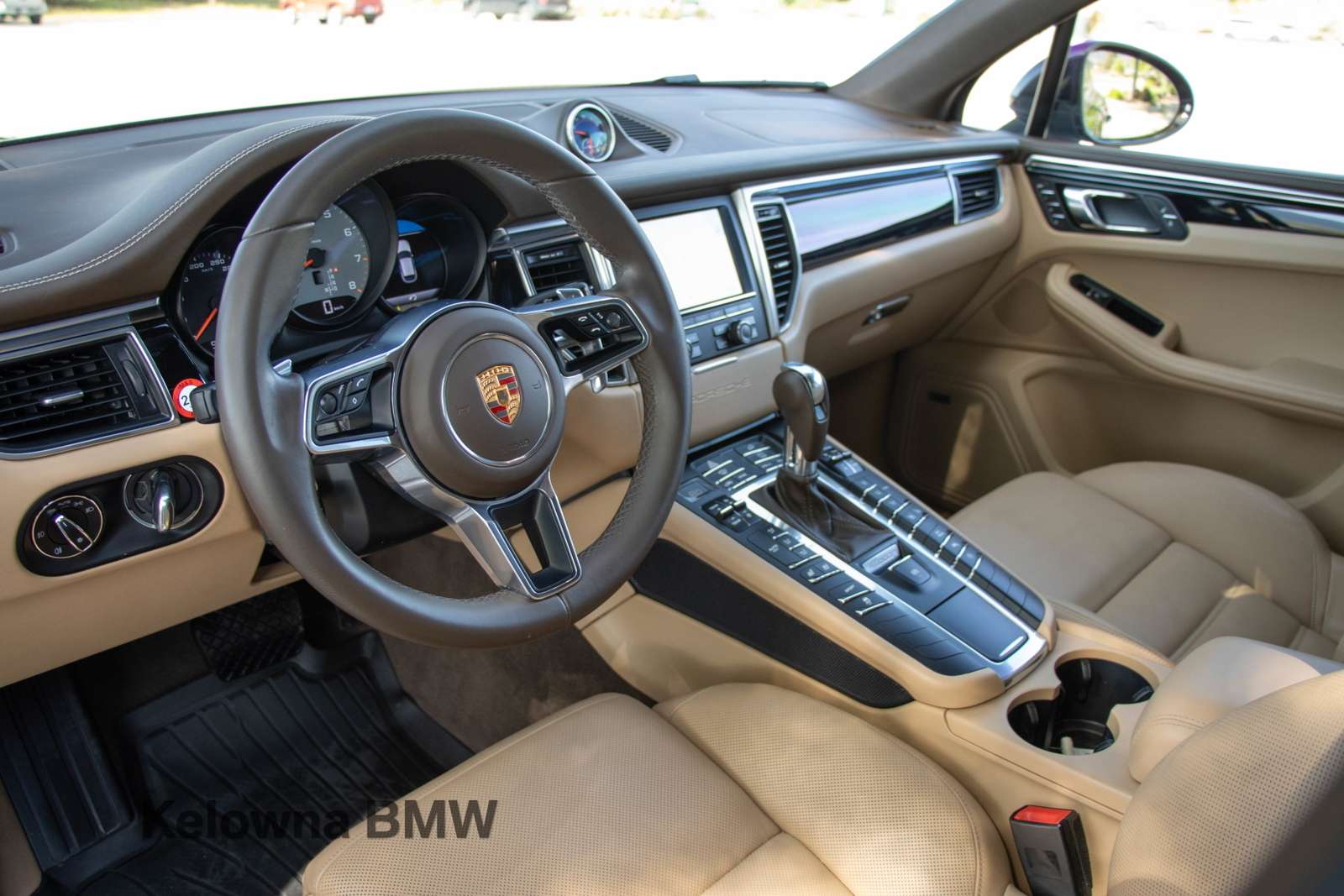 2016 Porsche Macan S Original Owner, No accidents thumb 10