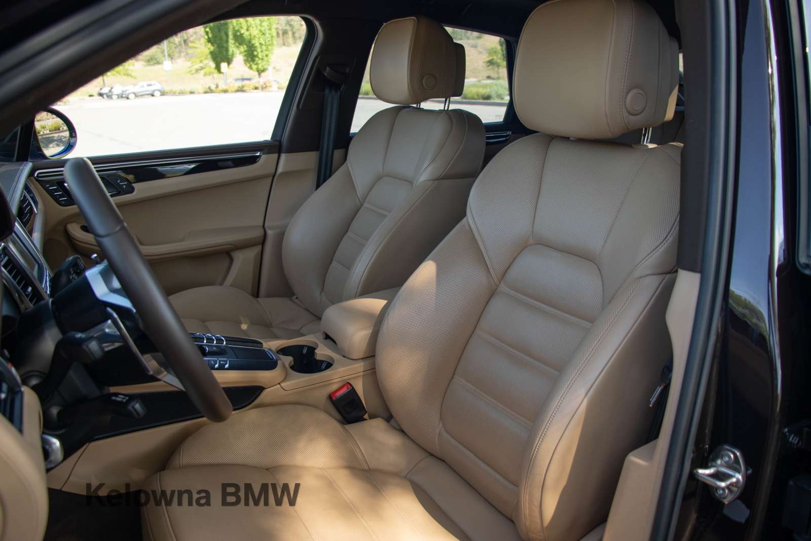 2016 Porsche Macan S Original Owner, No accidents thumb 9