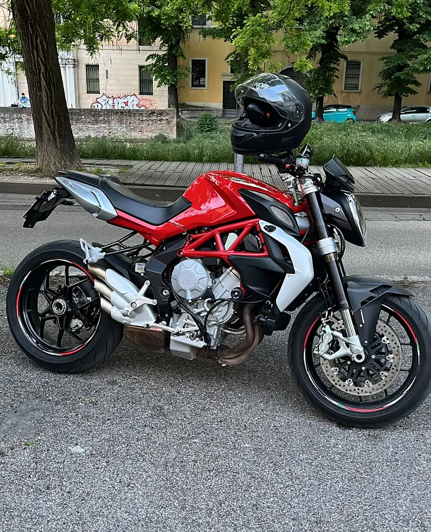 MV Agusta Brutale 800 Rosso - 1