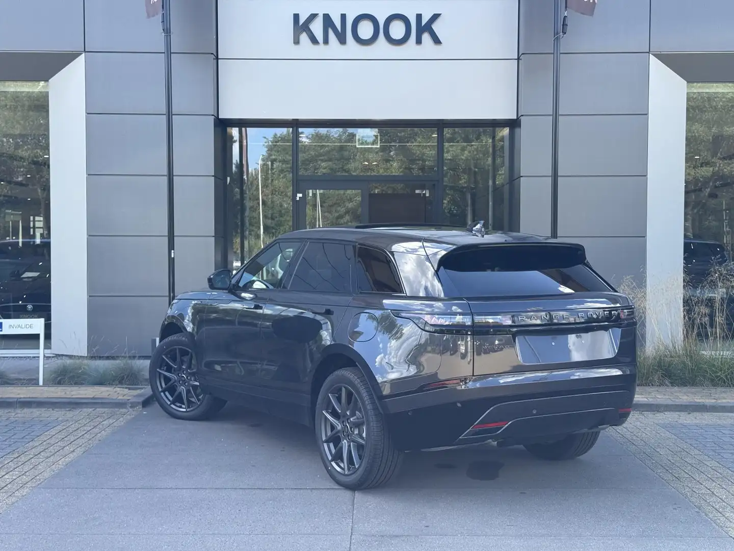 Land Rover Range Rover Velar P400e AWD Graphite Edition PHEV Grijs - 2