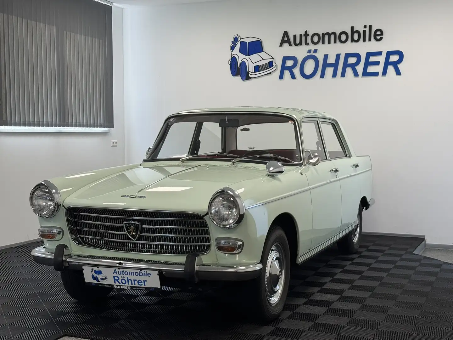Peugeot 404 Grün - 1