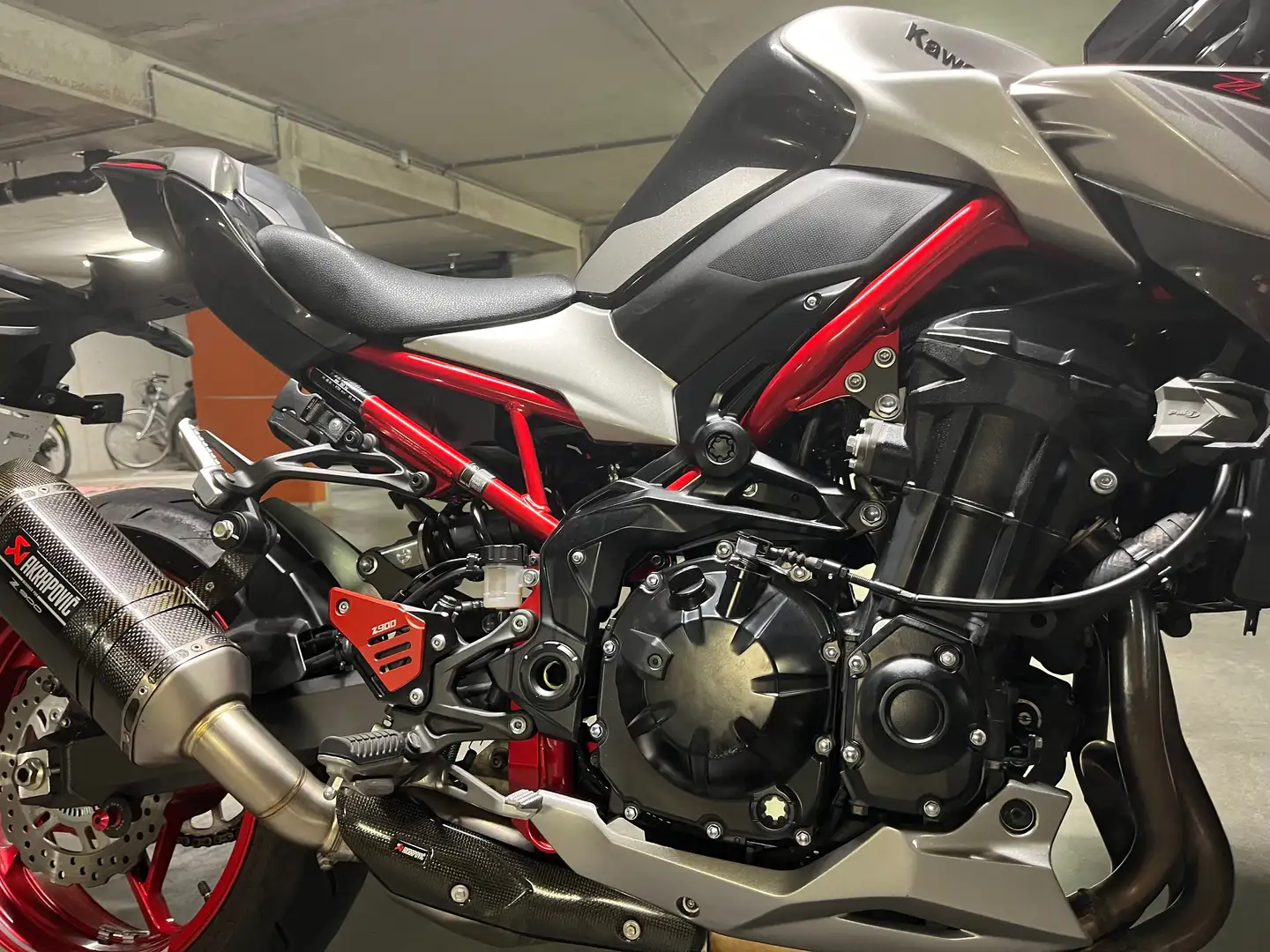 Kawasaki Z 900 Performance Pack Zilver - 2