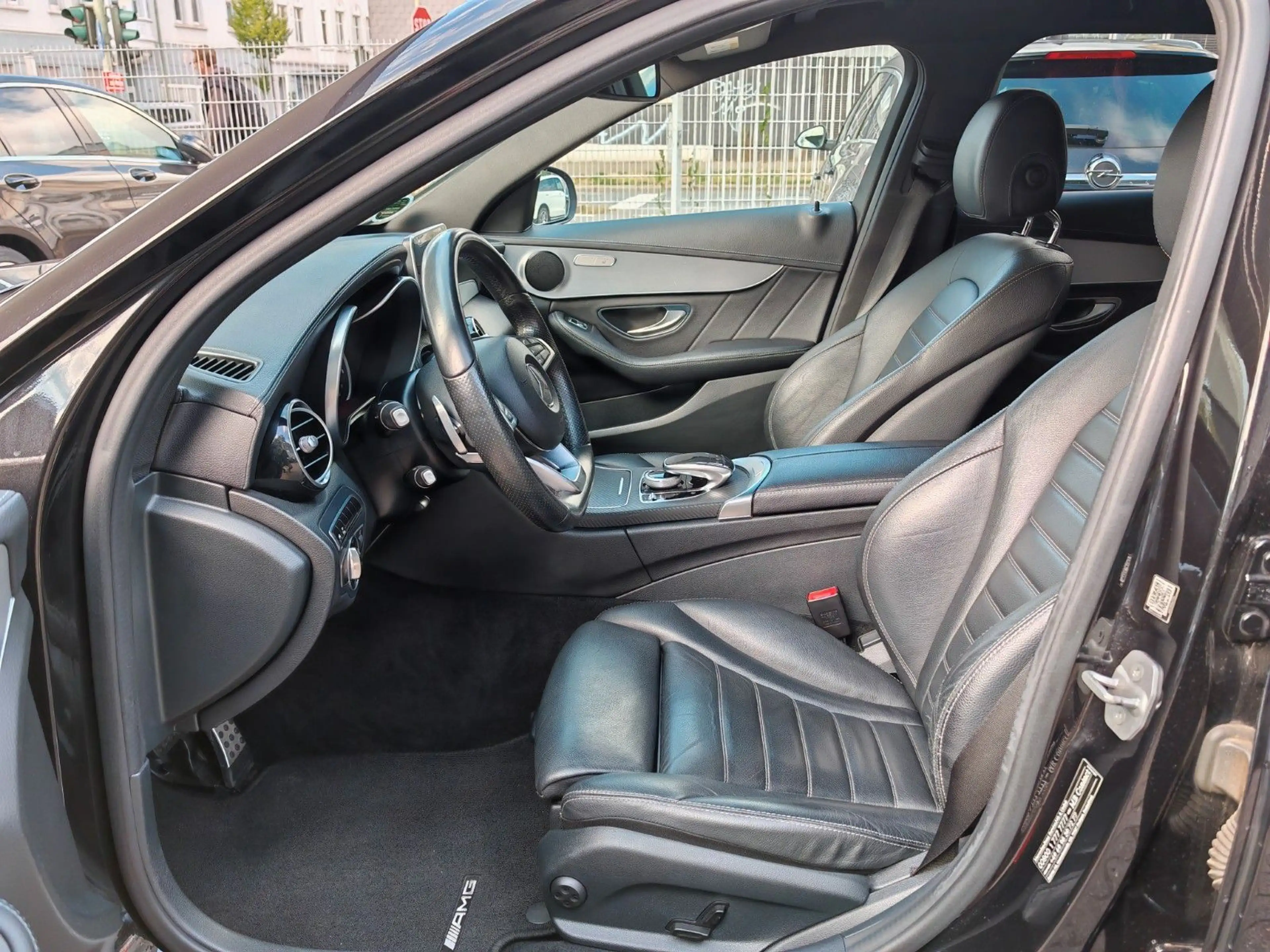 Mercedes-Benz C 250 T AMG Leder LED Ambiente Kamera Spur Navi — photo 10