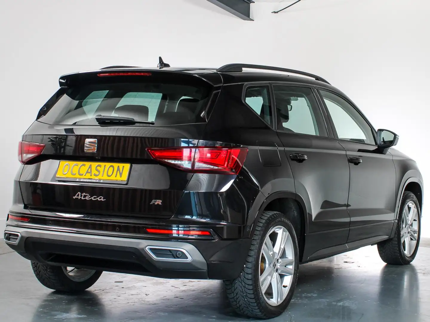 SEAT Ateca 1.5 TSI Business Intense FR-line, LED, Virtual, Cr Zwart - 2