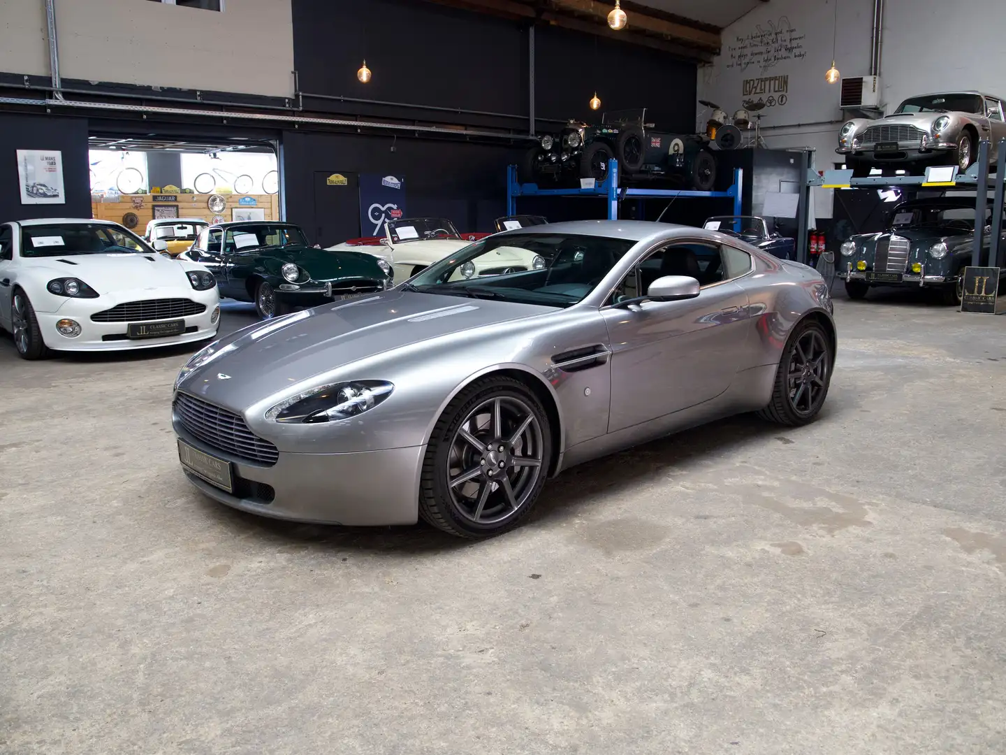 Aston Martin V8 V8 Vantage Argent - 1