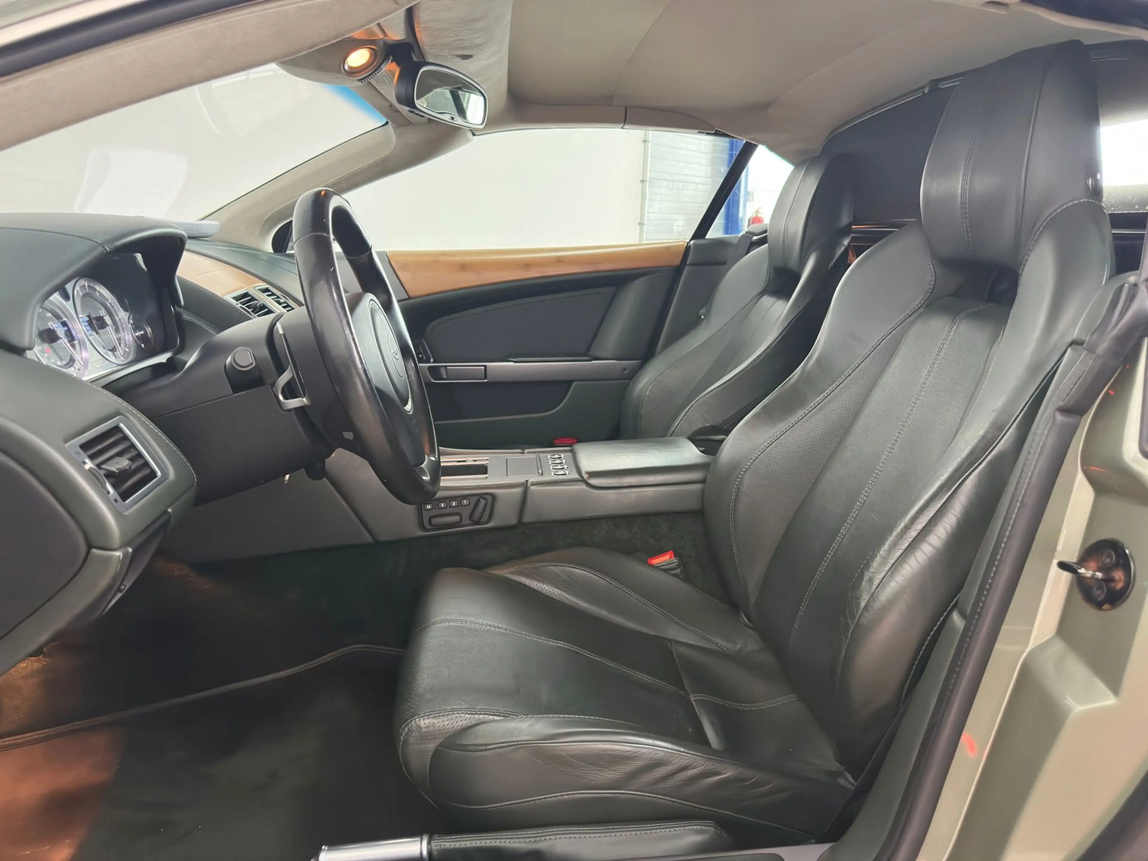 Aston Martin DB9 Volante 5.9 V12 Touchtronic|CABRIO|WEINIG KM|INRUI — photo 14