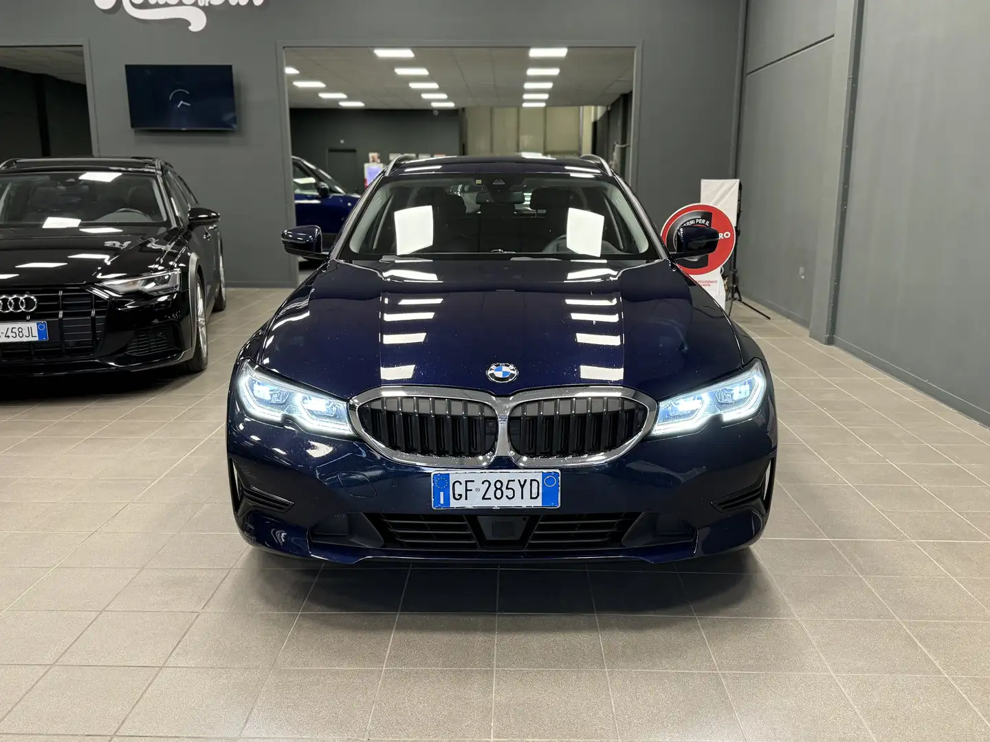 BMW 330 Touring mhev 48V xdrive Luxury fari laser Blau - 2