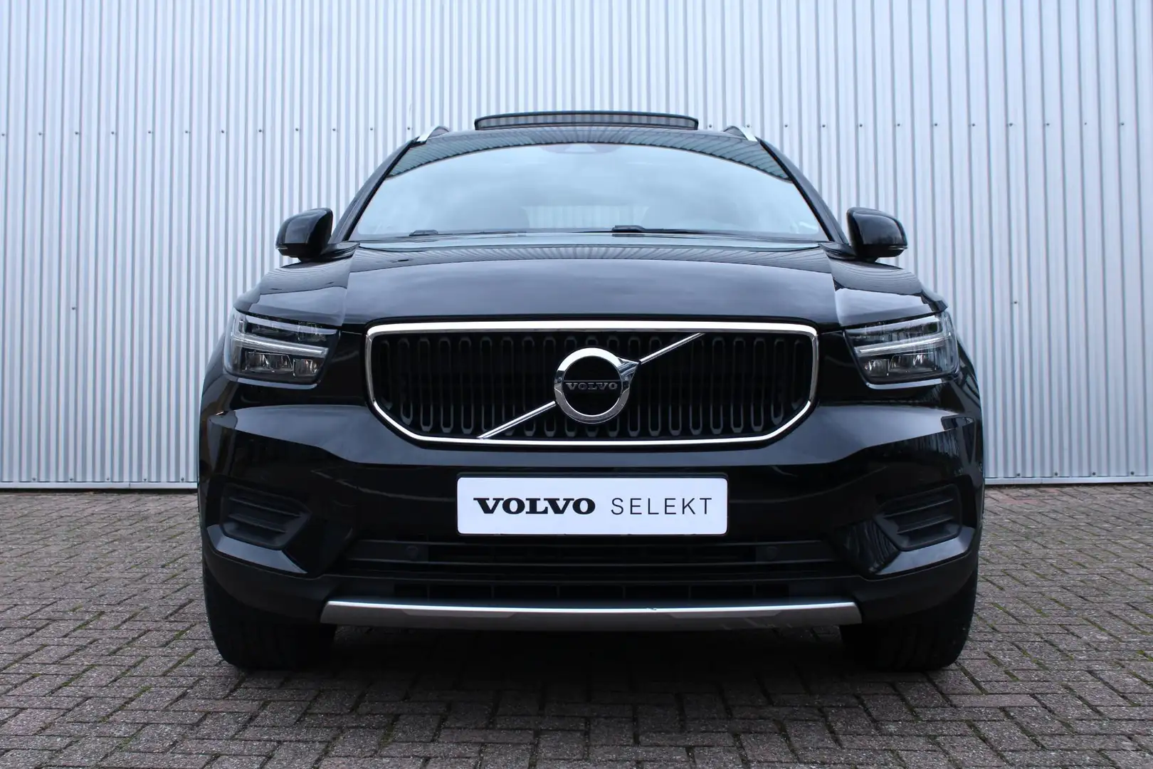 Volvo XC40 T2 Automaat Momentum Business | Panorama dak| Adap Noir - 2