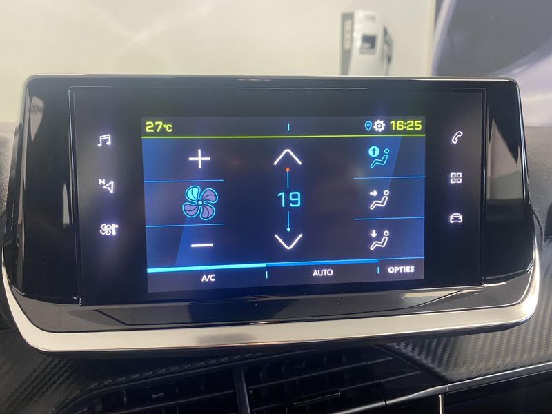Peugeot e-2008 EV Active Pack 50 kWh | Apple Carplay & Android Au — photo 12