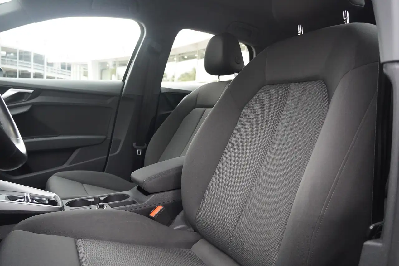 Audi A3 Sportback 1.4 eTFSI LED Navi AHK Klimaaut., миниатюра 9