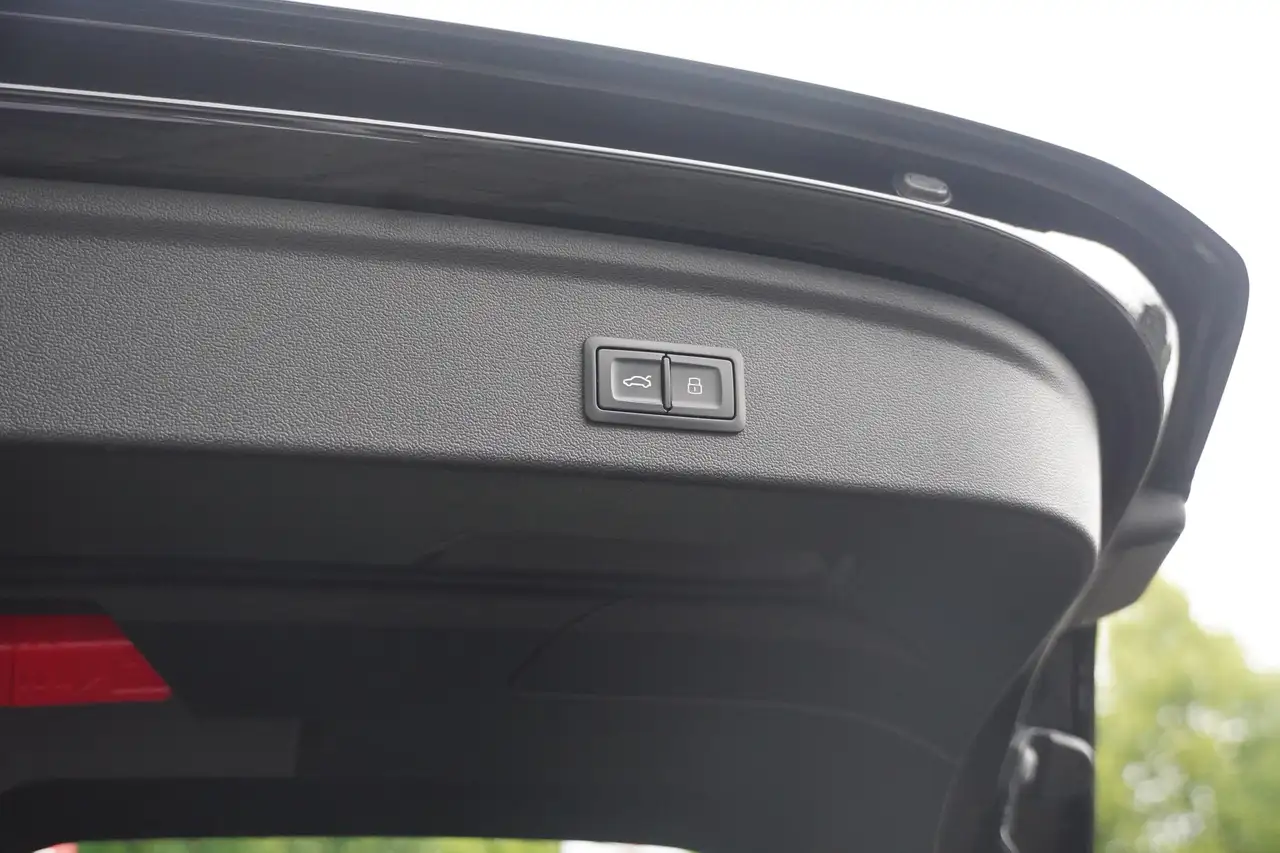 Audi A3 Sportback 1.4 eTFSI LED Navi AHK Klimaaut., миниатюра 26