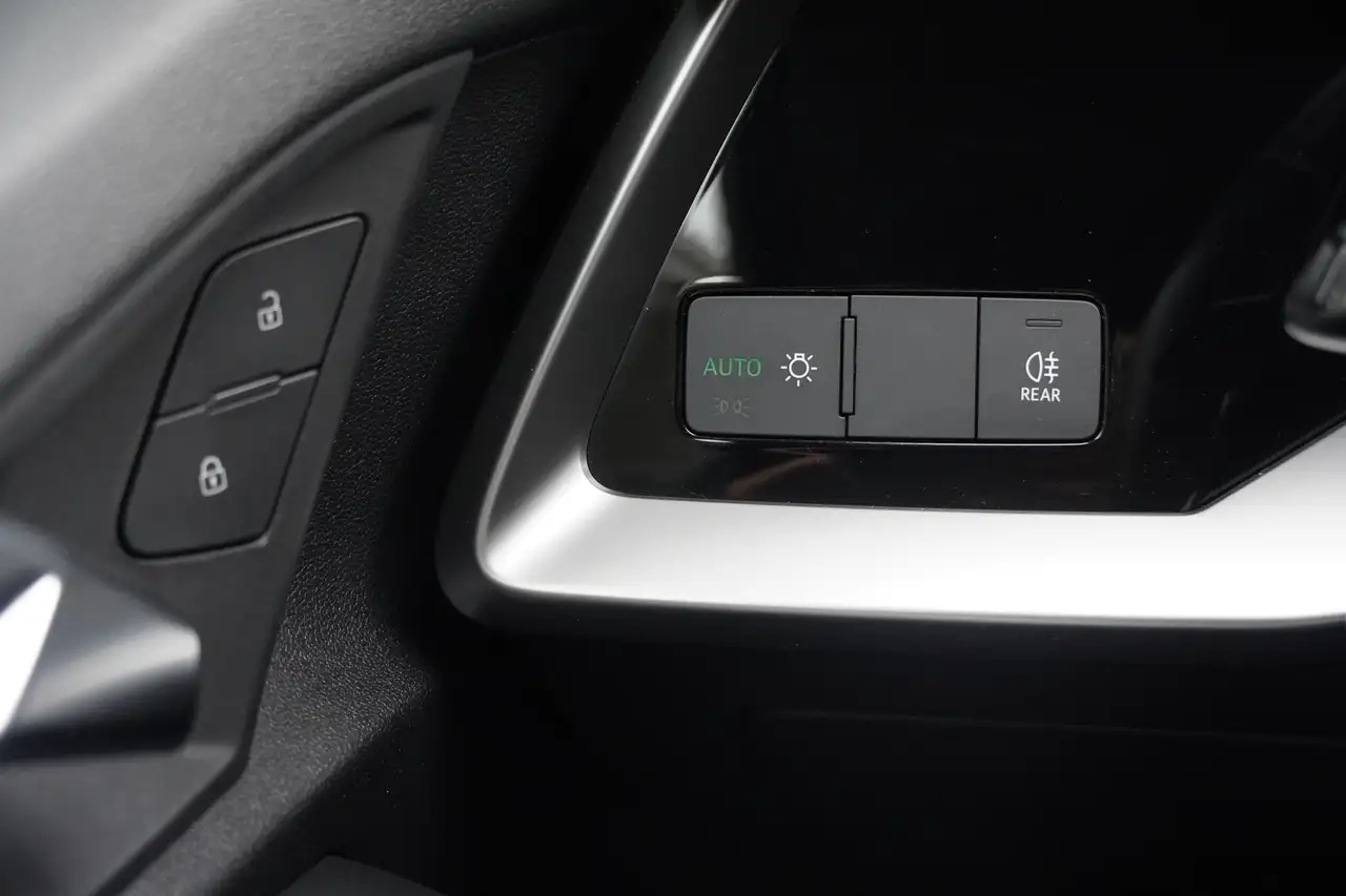 Audi A3 Sportback 1.4 eTFSI LED Navi AHK Klimaaut., миниатюра 13