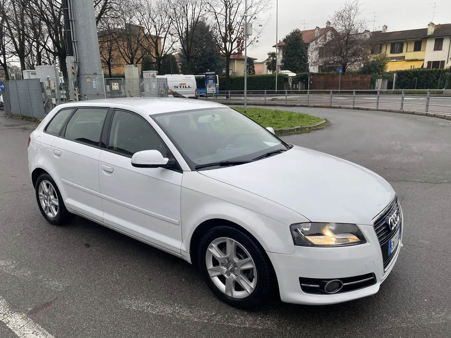 Audi A3 Sportback 1.6 tdi Ambition 90cv NEOPATENTATI Bianco - 2