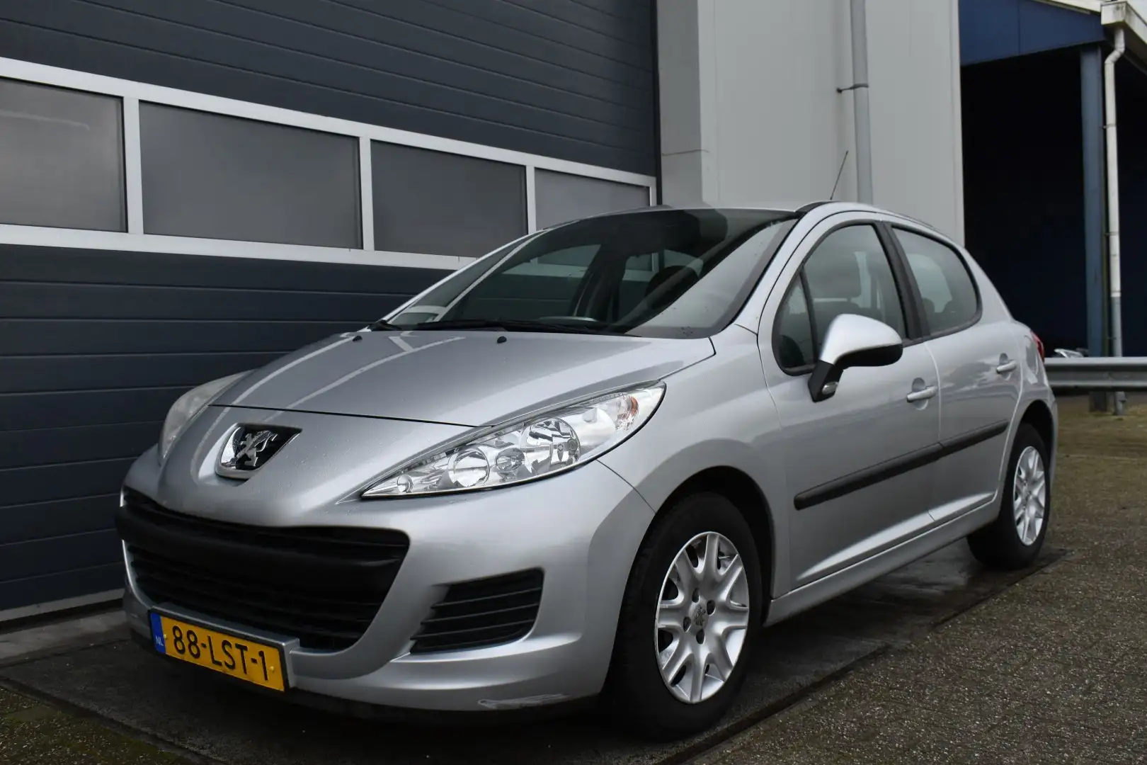 Peugeot 207 1.4 VTi Blue Lease Grijs - 1