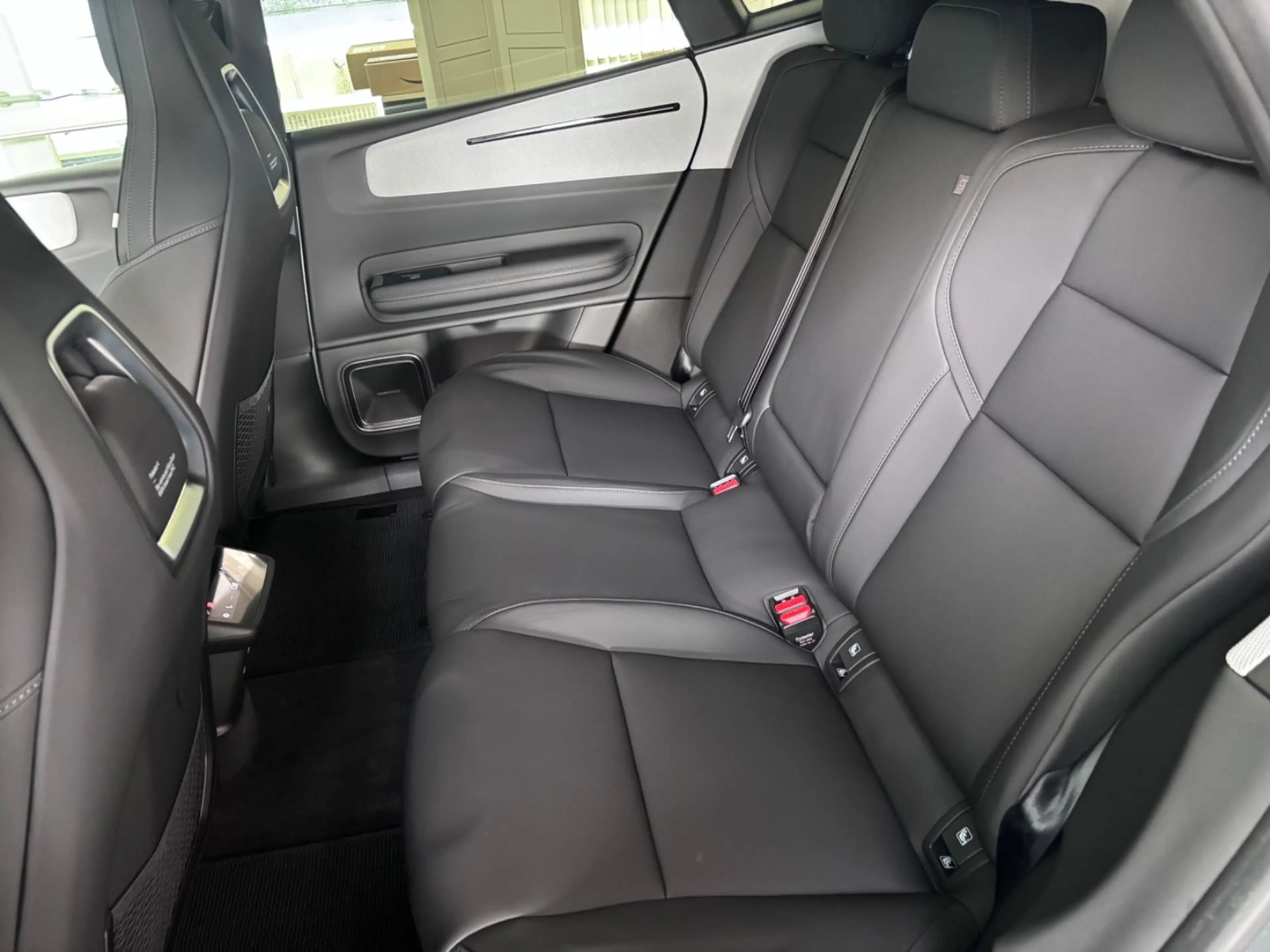 Polestar 4 Long Range Single Pilot Plus Seitenschweller — photo 9