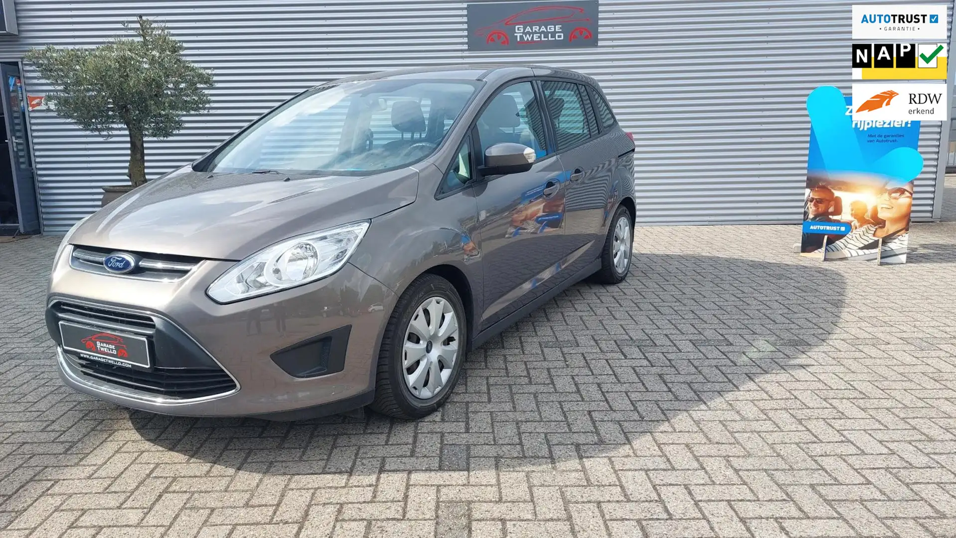 Ford Grand C-Max 1.0 Ambiente ,airco, 7 persoons ,deze is dealer on Brun - 1