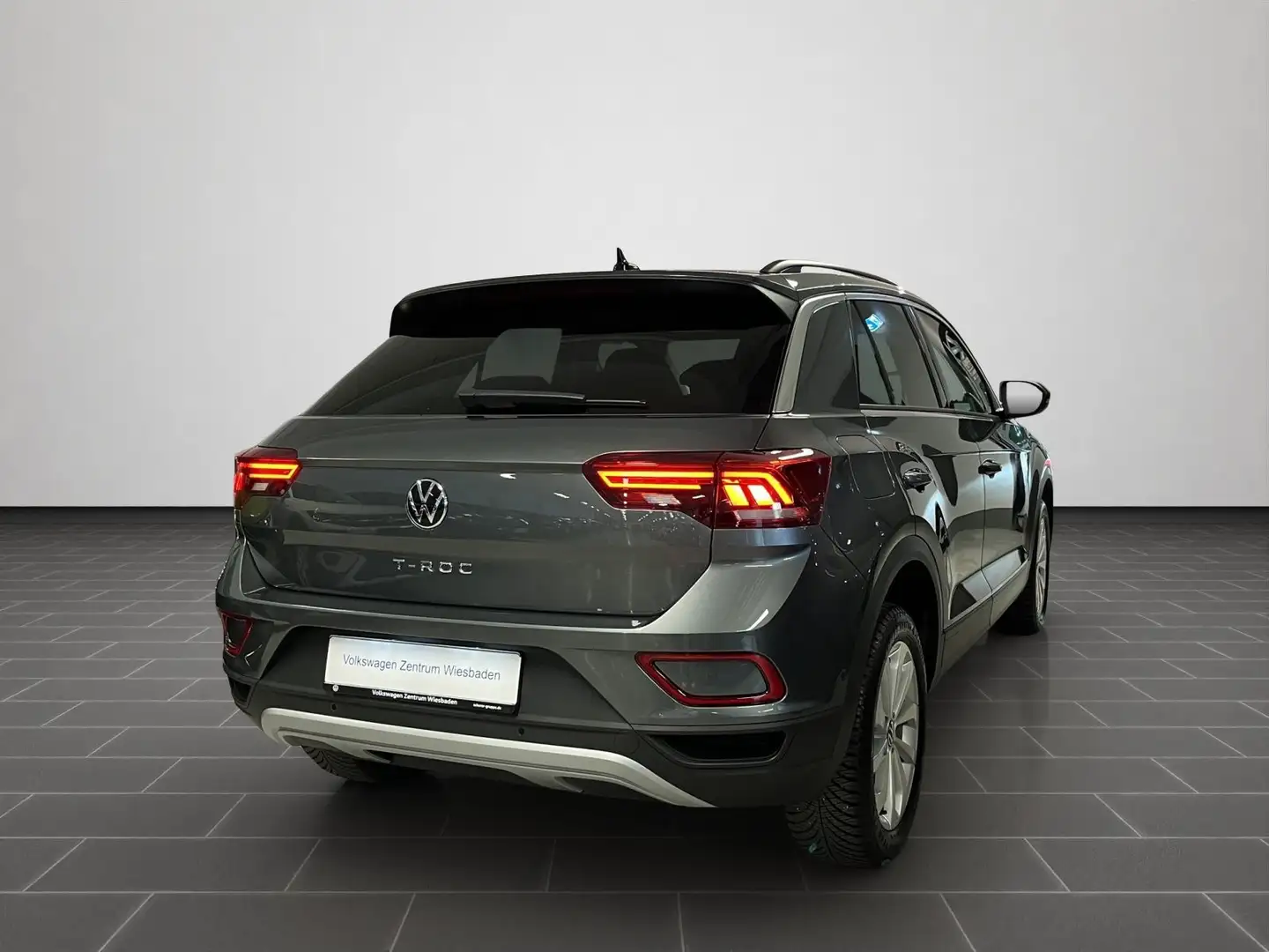 Volkswagen T-Roc 1,5 TSI DSG LIfe, Navi, Sitzh., ACC, APP, Grijs - 2
