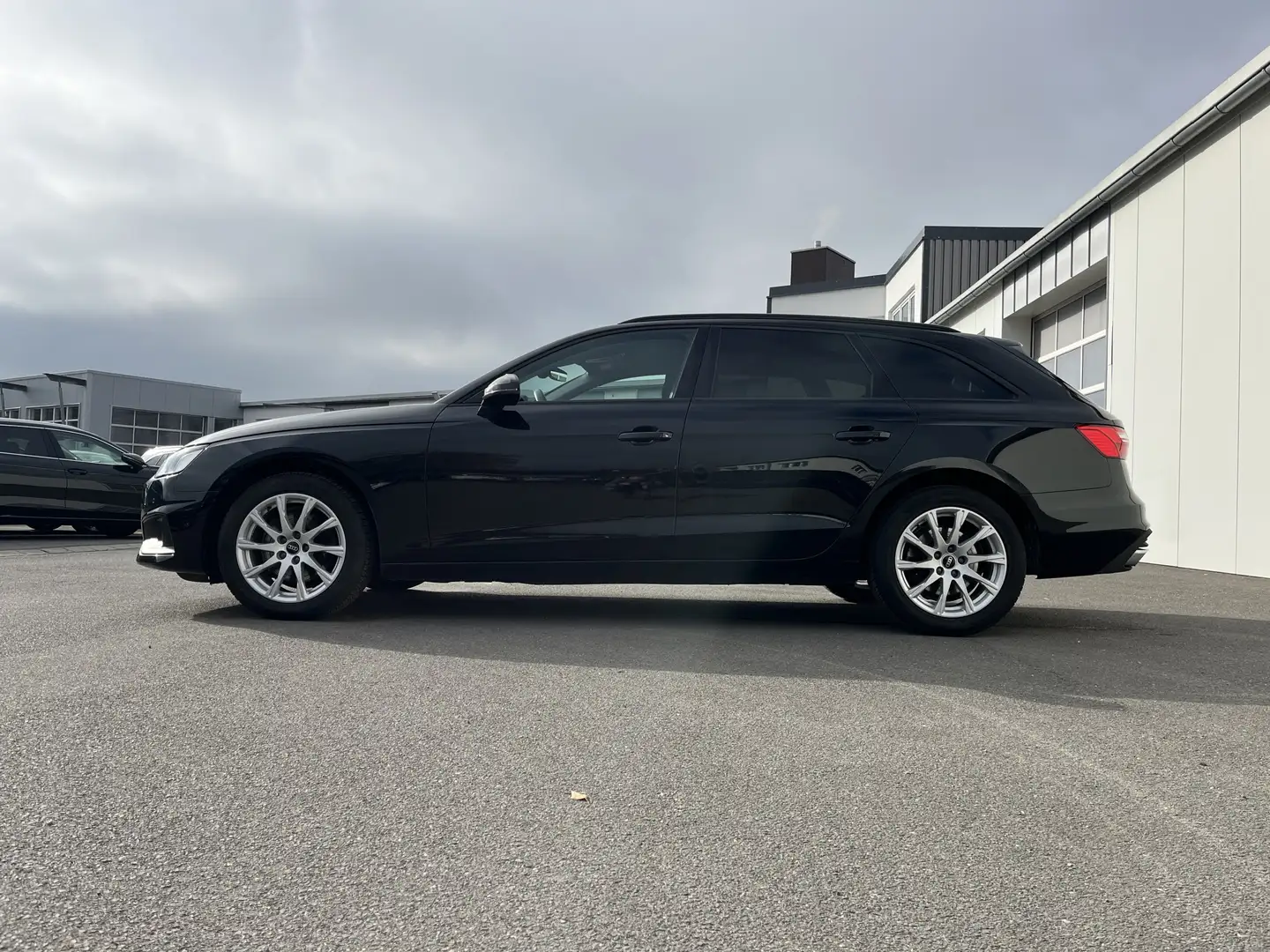 Audi A4 Avant 35 2.0 TFSI S tronic 158€ m. 20% Anzahlung Schwarz - 2