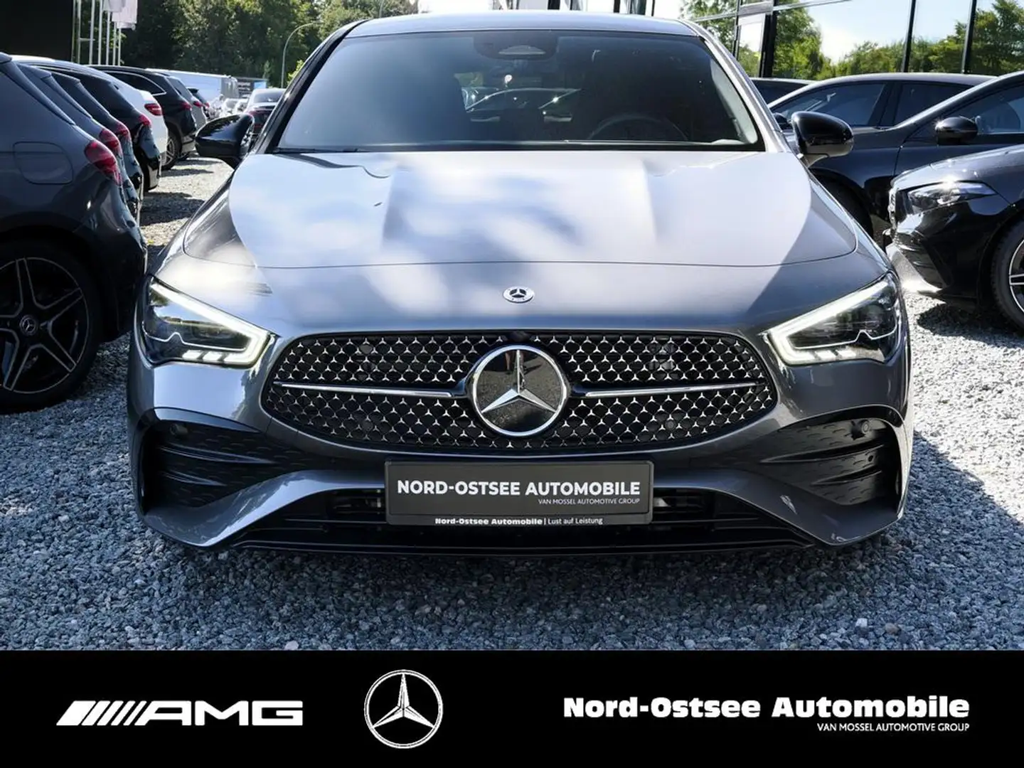 Mercedes-Benz CLA 200 Shooting Brake PANO NIGHT NAVI KEYLESS Grau - 2