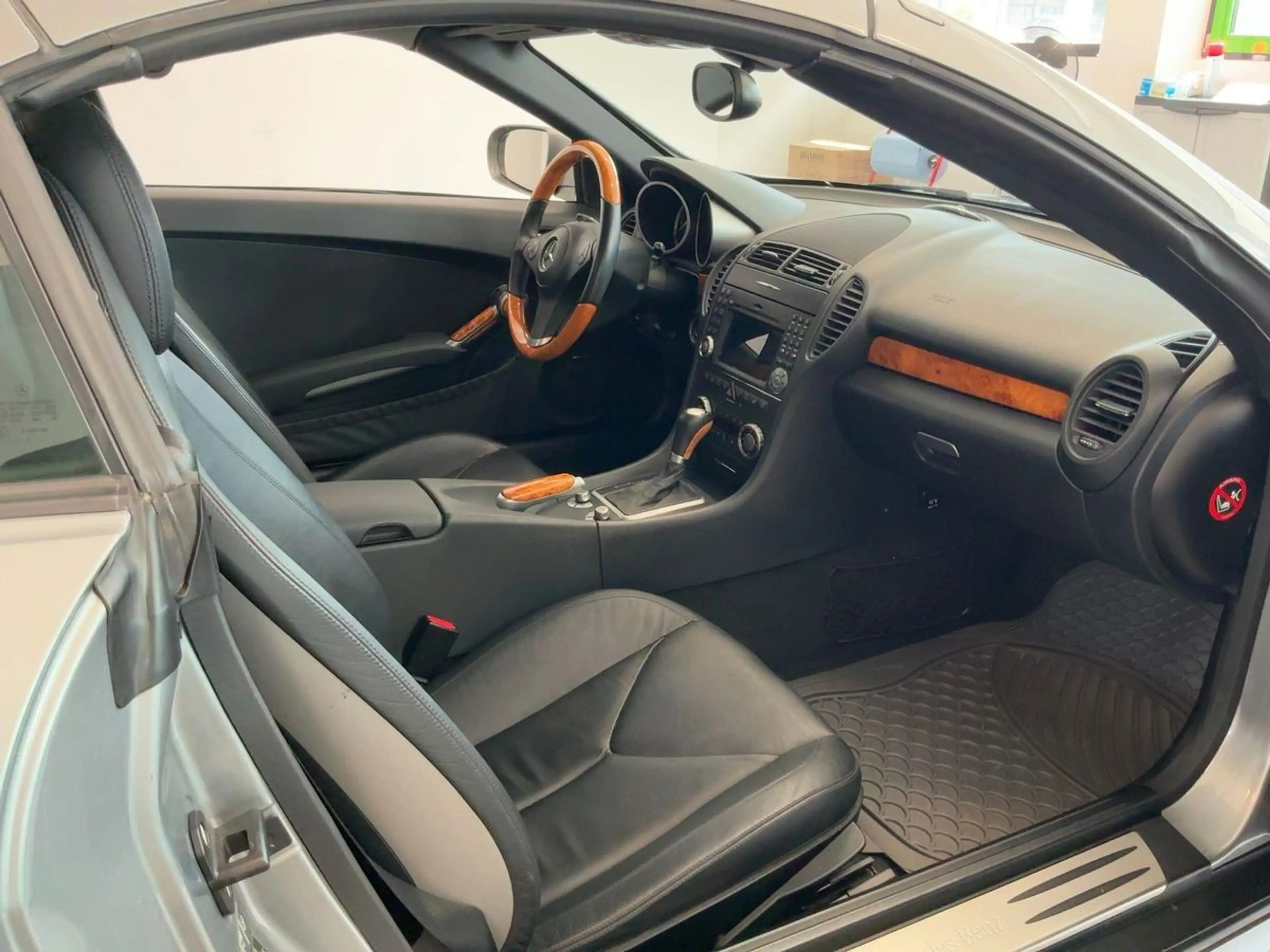 Mercedes-Benz SLK 350 *SPORTMOTOR*AIRSCARF*TEMPOMAT*DESIGNO* — photo 10