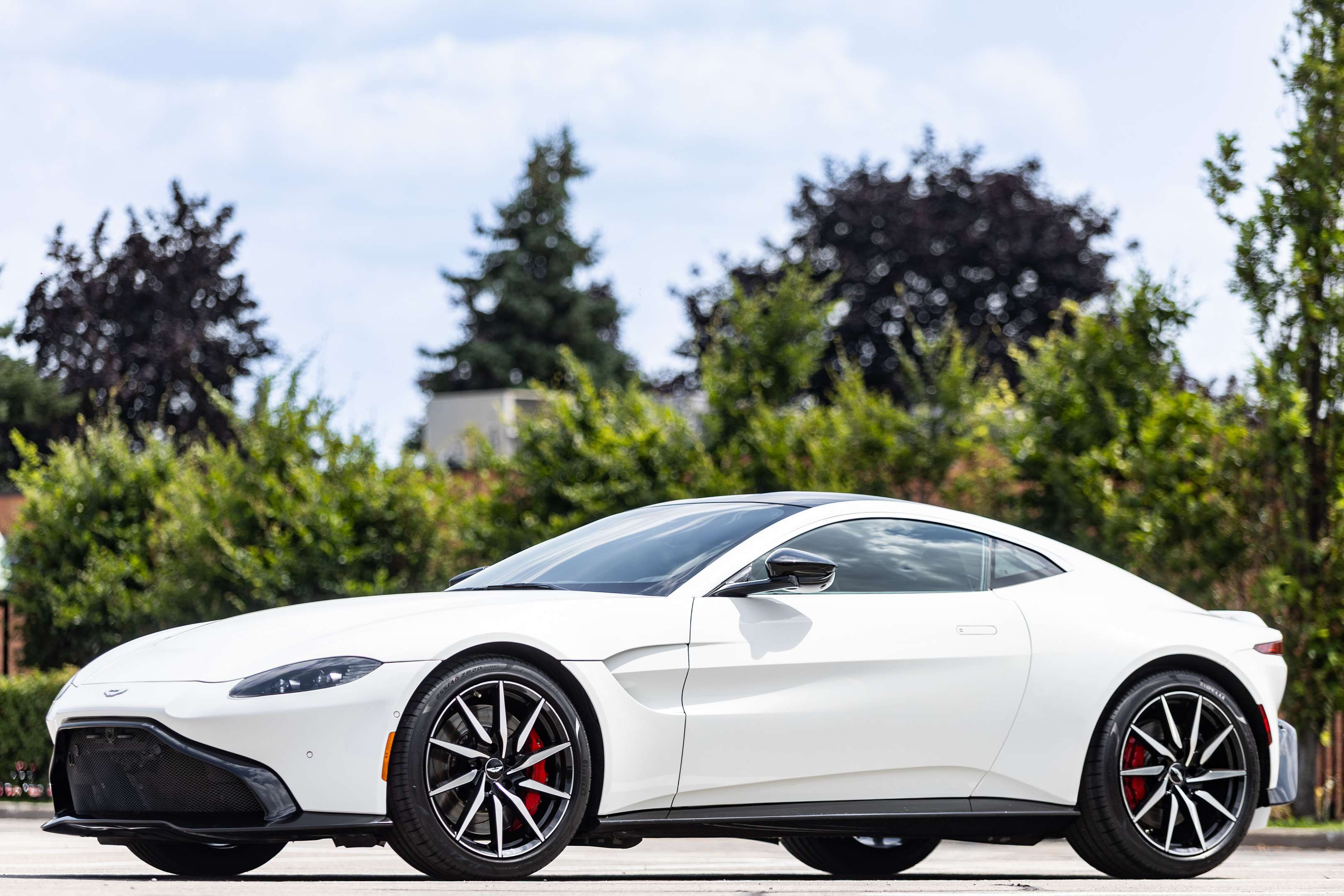 2019 Aston Martin Vantage V8 4.0L TWIN TURBO COUPE.  $28,000  options