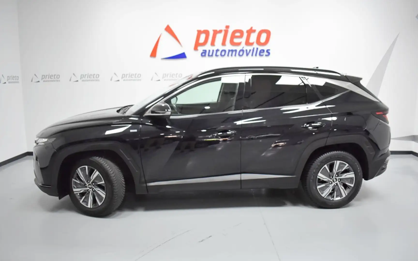 Hyundai TUCSON 1.6 CRDI 48V Maxx 4x2 DT Negro - 2