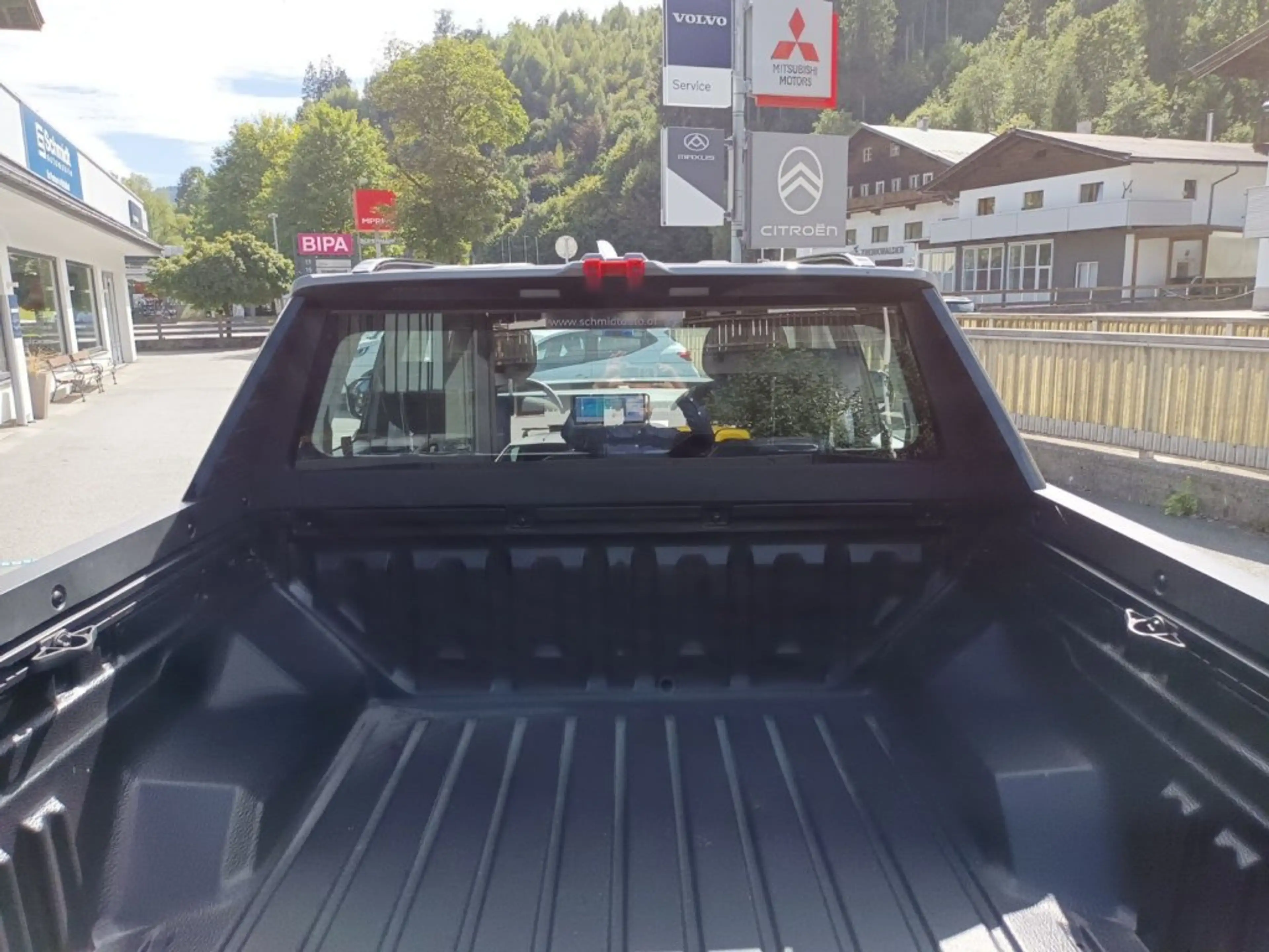 Maxus eTERRON 9 3 102kWh 4WD Flagship — photo 7