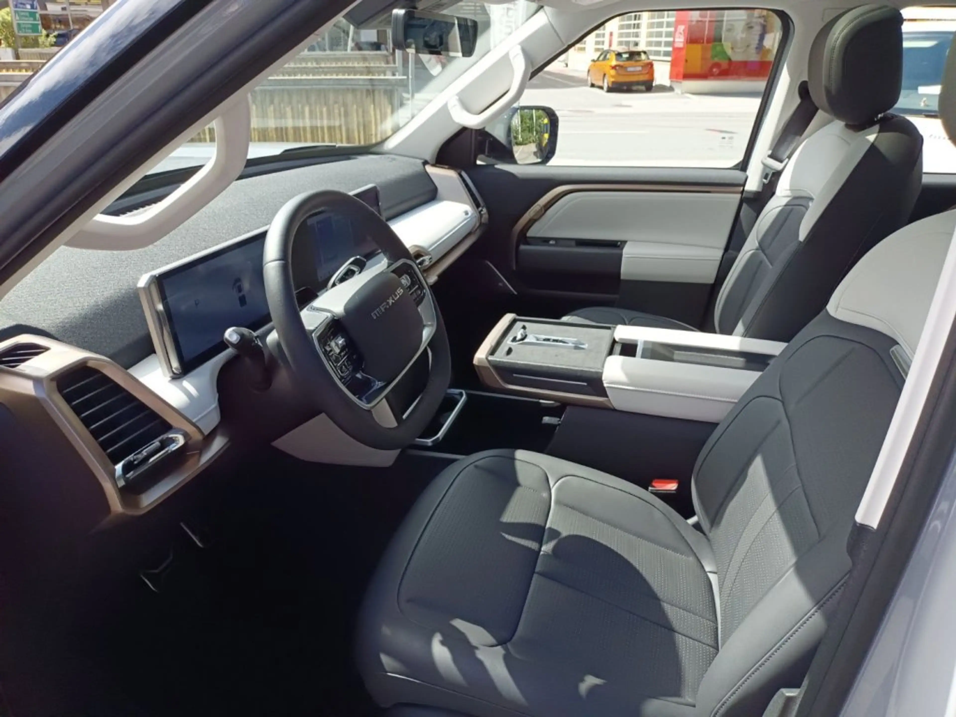 Maxus eTERRON 9 3 102kWh 4WD Flagship — photo 5