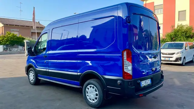 Ford Transit view 4