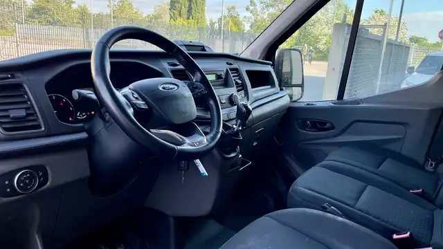 Ford Transit view 9
