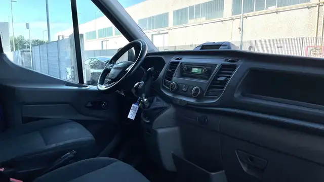 Ford Transit view 12