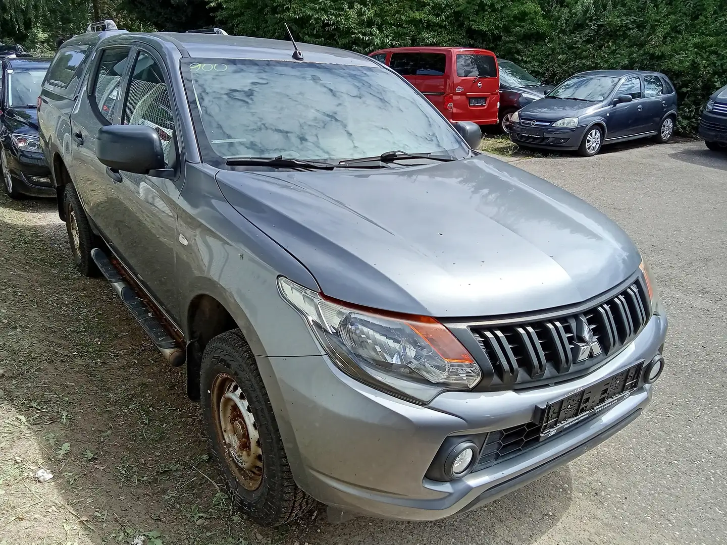 Mitsubishi L200 Basis Doppelkabine 4WD Grau - 2