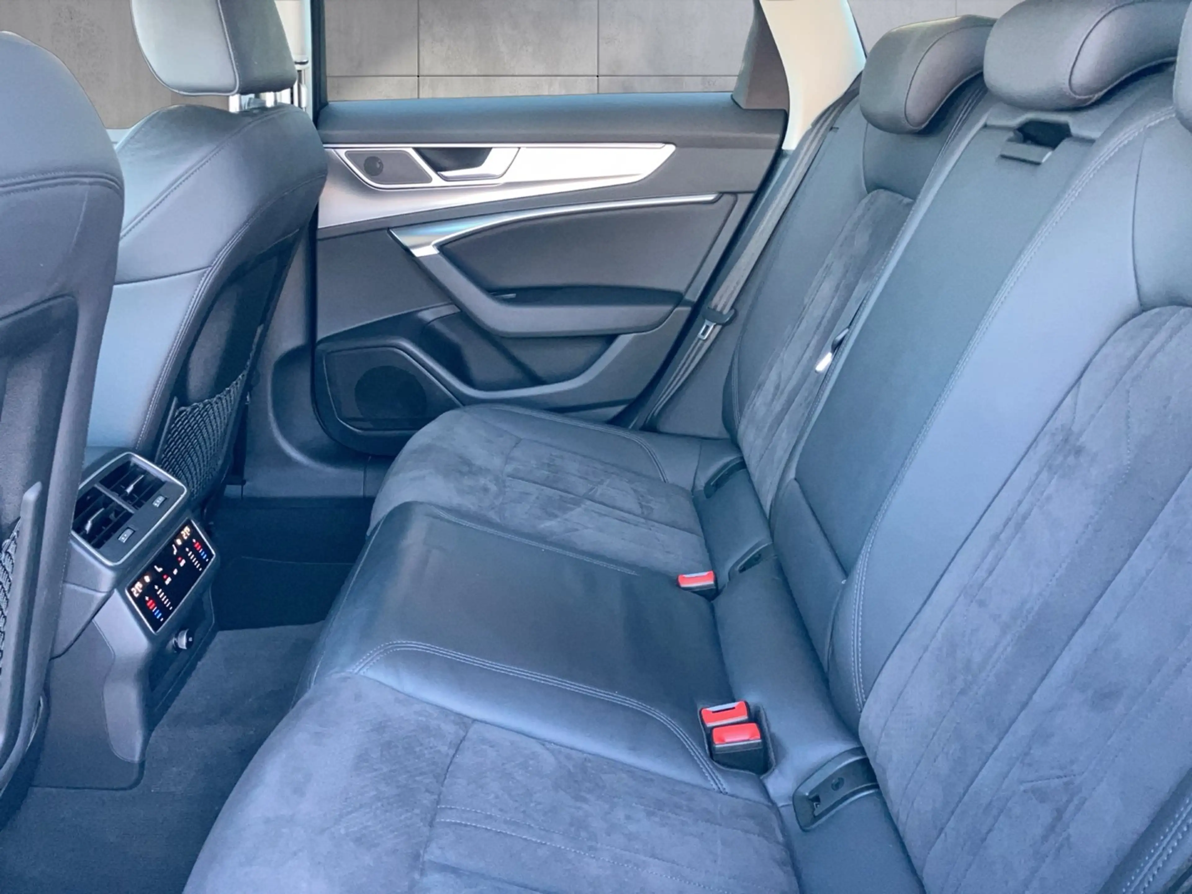 Audi A6 40 TDI quattro Sport — photo 11
