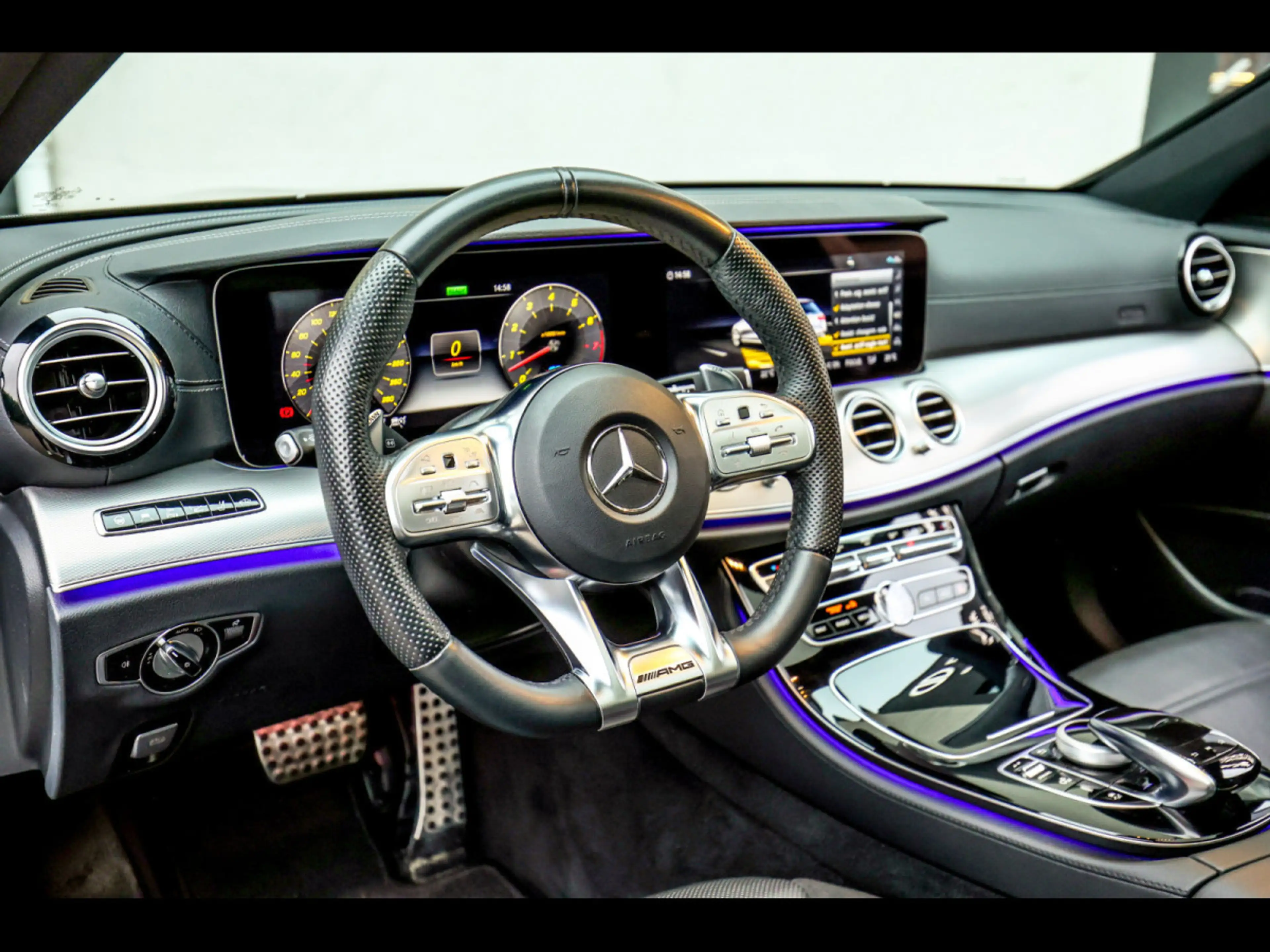 Mercedes-Benz E 53 AMG T-MODELL 4M+°PANO°360°HUD°BURMESTER — photo 11