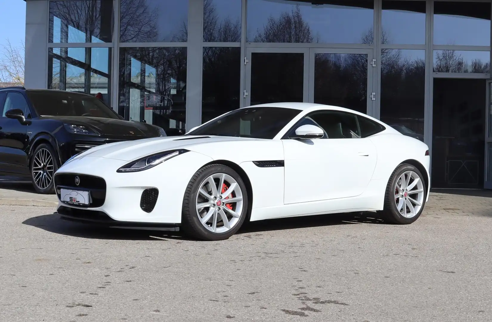 Jaguar F-Type P300 Black-Pack/Klappe/Kamera Weiß - 1