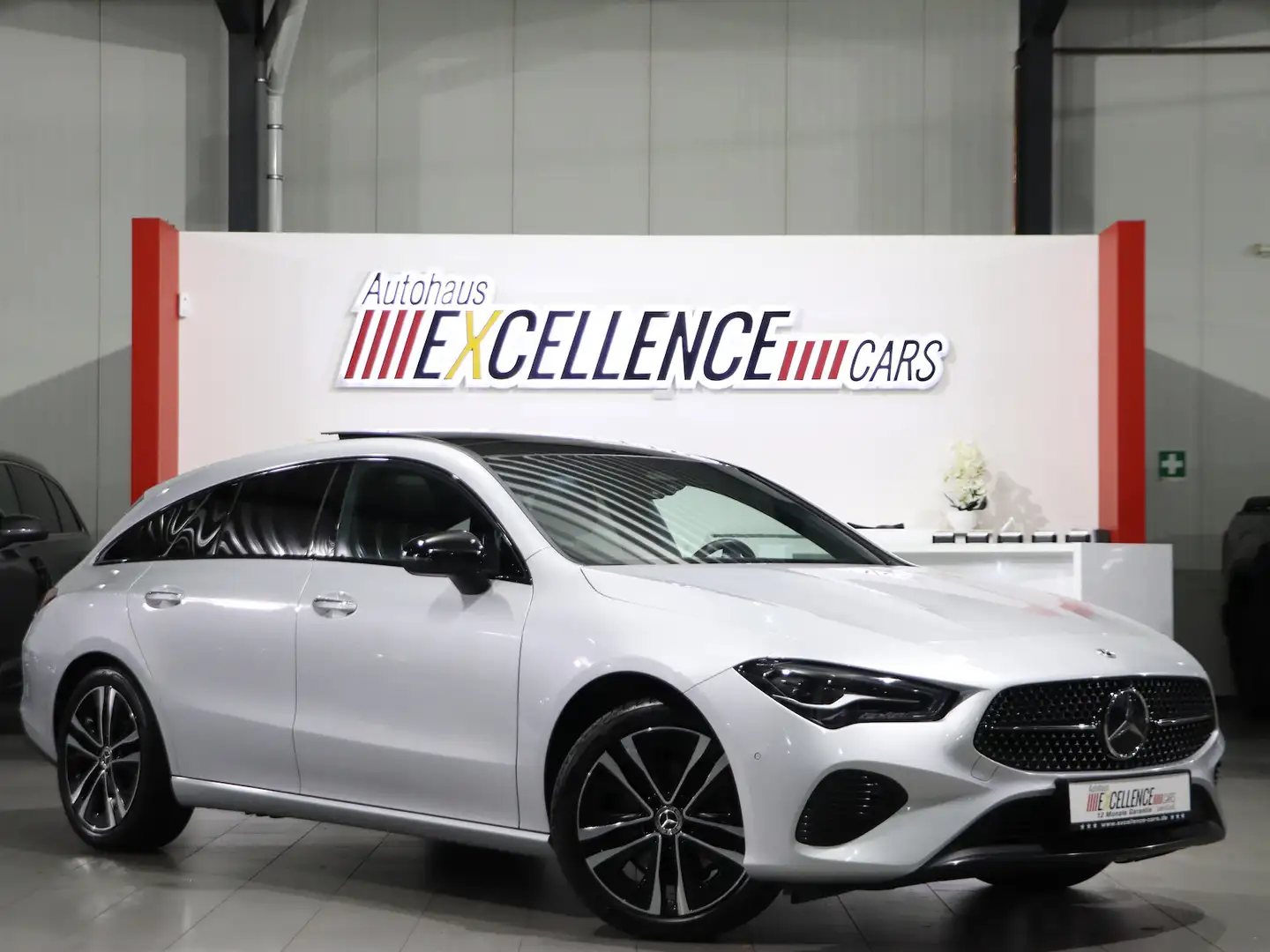 Mercedes-Benz CLA 180 d PROGRESSIVE / PANORAMA Silber - 1