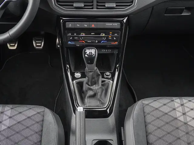 Volkswagen T-Cross view 13