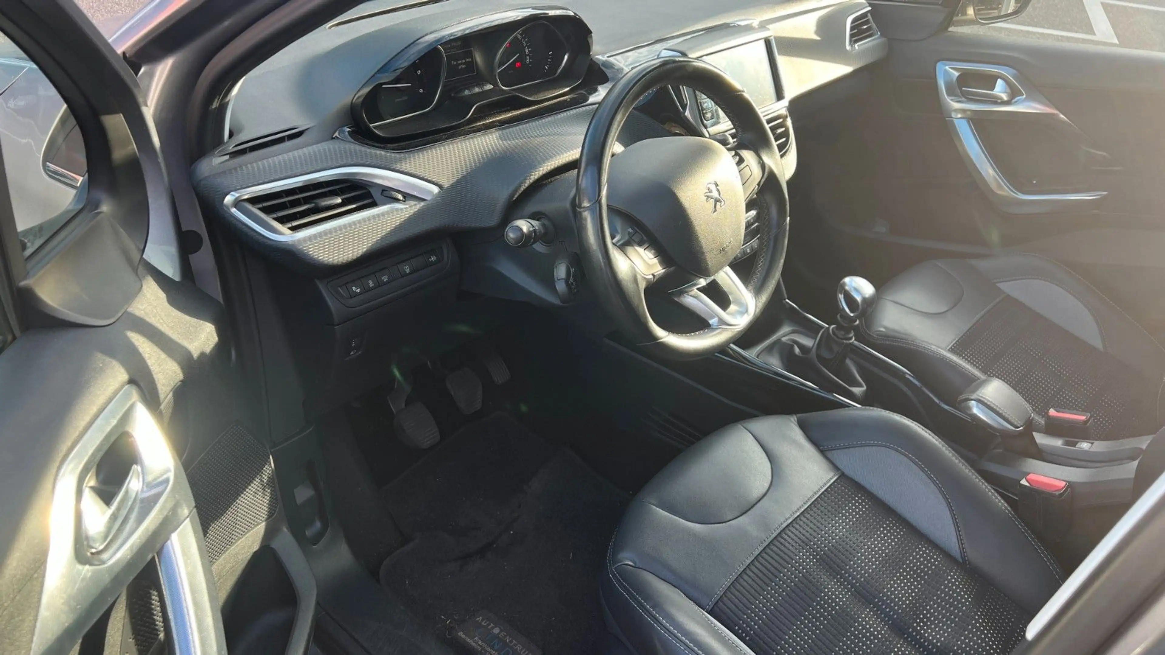 Peugeot 2008 Allure — photo 12